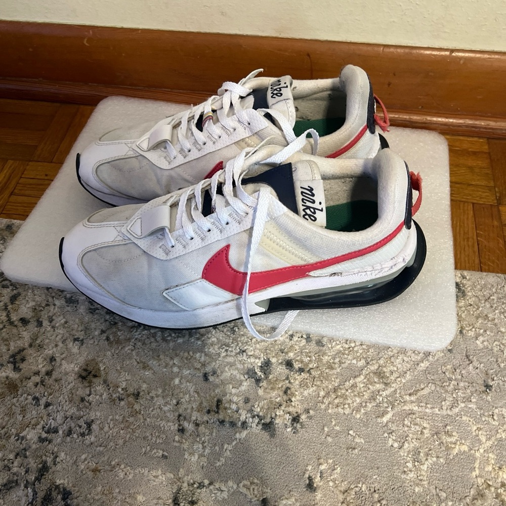 Nike Women Tennis Shoes - Picture 11 of 11